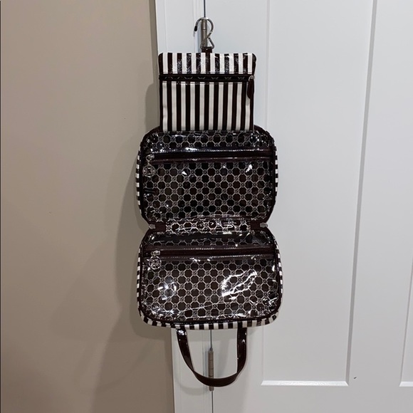 henri bendel Handbags - Henri Bendel cosmetic/toiletries bag
